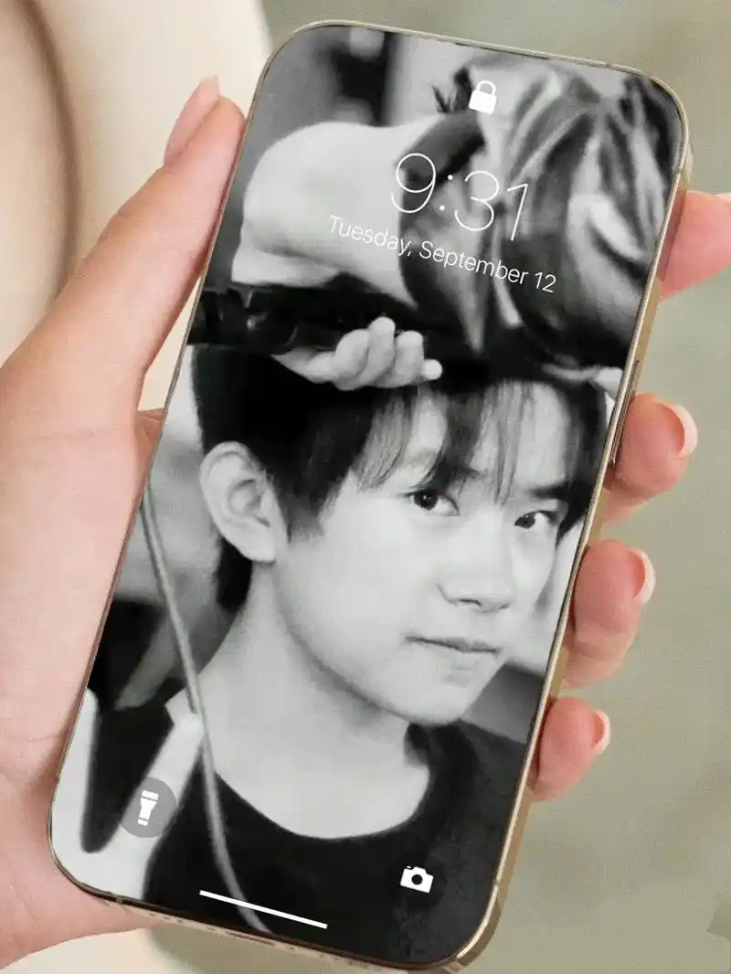 易烊千玺壁纸.这些年……#易烊千玺 #我真的会上头 #向光成 - 抖音