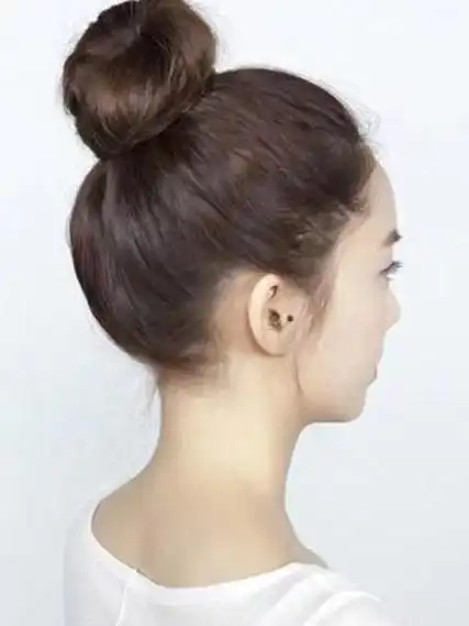 中卷发发型怎么扎好看卷发扎发型的多种扎法