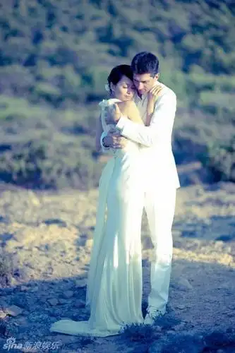 梁咏琪庆纪念日海量婚礼照曝光 重温甜蜜浪漫时刻(图)