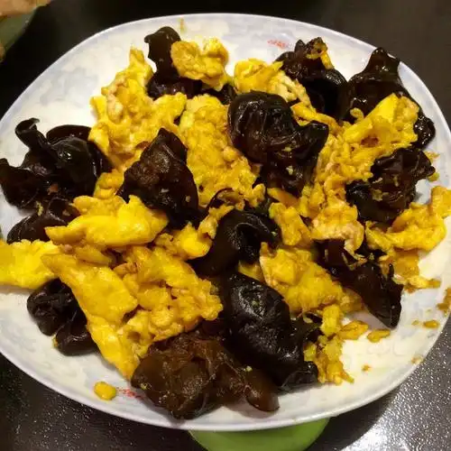 p>木耳炒鸡蛋是一道 a href="#" data-lemmaid="935151">家常 /a>