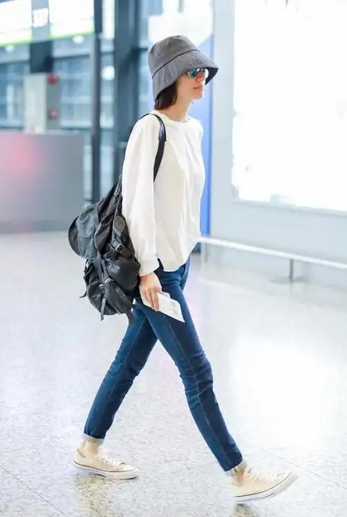 但明星在平时生活中的穿搭也多以休闲风为主,其中袁泉的搭配更是值得