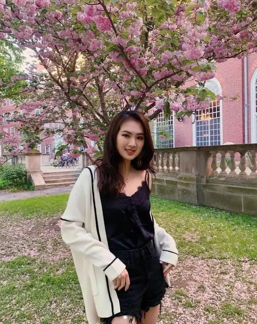 华为二公主从名媛风到甜辣范儿的时尚蜕变之旅