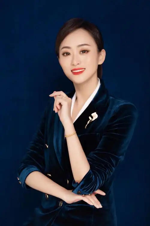 主持作品《汉忠话像》获得山东省"牡丹奖"电视文艺类一等奖,最佳美术