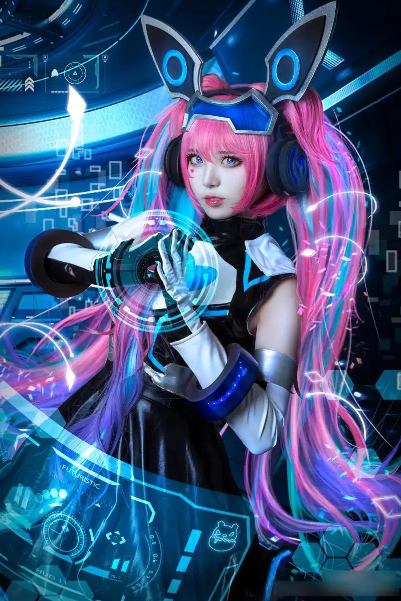 coser扮演的两个角色安其拉和索卡拉!这个小姐姐的cos都很炫酷哦