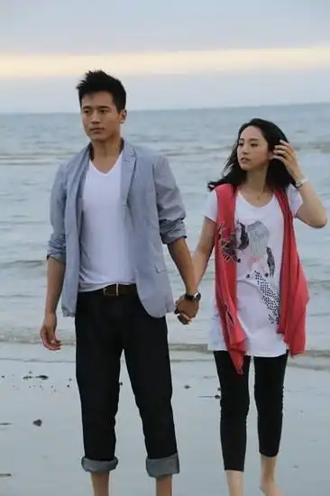 高云翔忙着庭审前妻开心庆生董璇终于放下八年感情