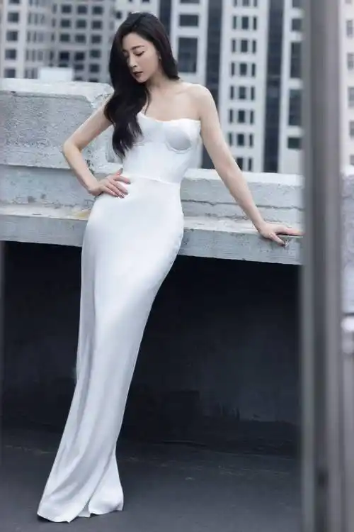 一组殷桃身穿修身白裙的写真照,展现最美身材曲线 –第 3 页– 爱读书