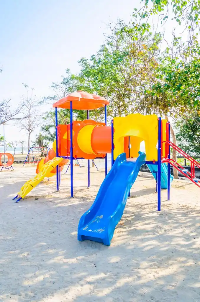 在沙滩上的游乐场,在沙滩上的游乐场