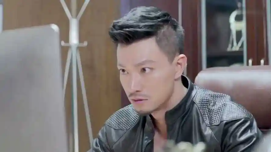 麻辣变形计:吴飞把资料偷走,本以为万无一失,打开电脑时傻眼了