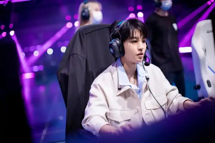 王俊凯高清图 代言人电竞凯太帅了,再一次封神的神仙颜值……_高清