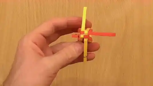 能挂在钥匙扣上的折纸手榴弹小巧精美