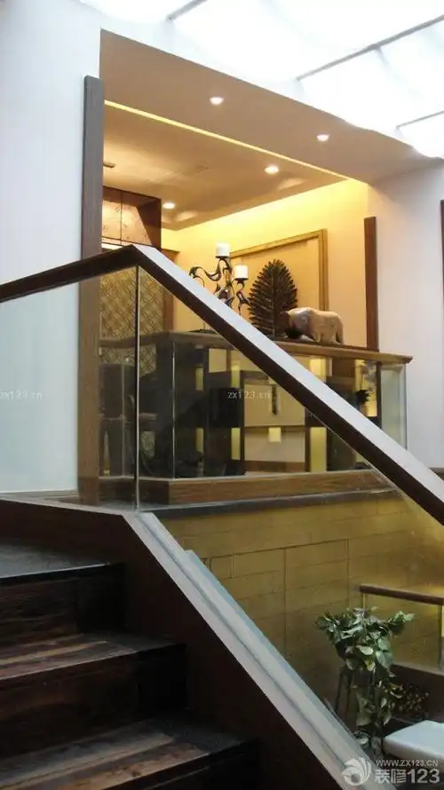2014中式风格玻璃楼梯扶手实景图