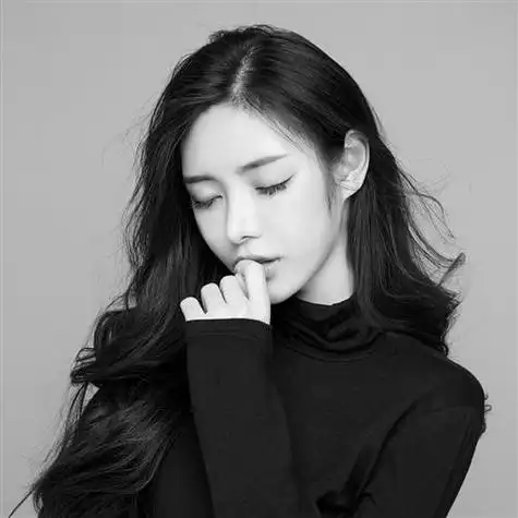 唯美黑白女头像高清成熟的标志之一就是稳重