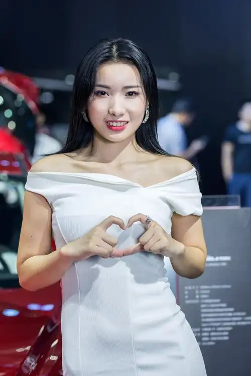 标题:2018深圳国际车展靓丽车模