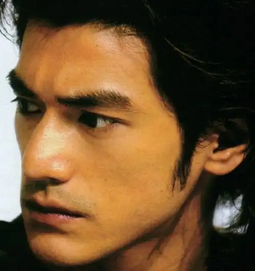 这是金城武  有点吧……都说不完美了!