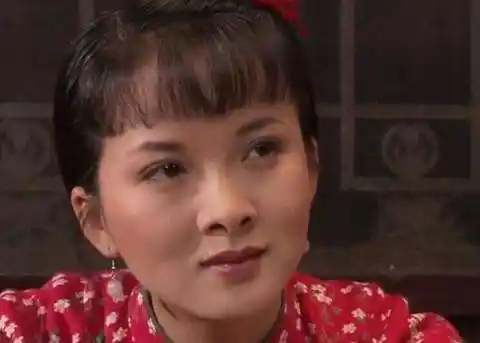 李香秀:二老太太的生活秘书,成功勾搭白氏集团继承人白景琦,成为公司