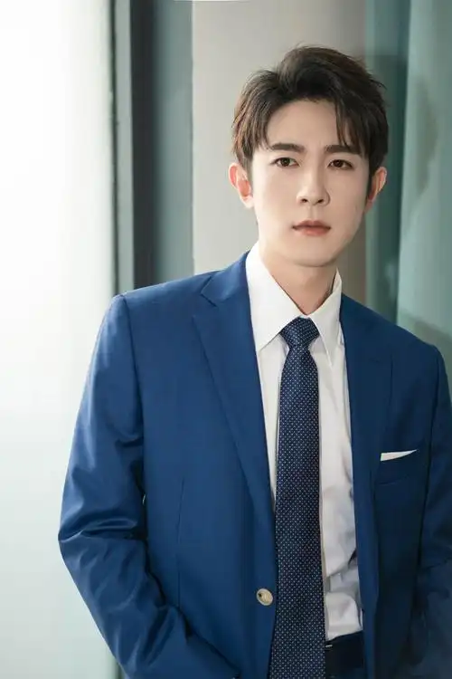 季肖冰帅气有型西装写真图片49