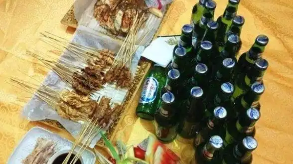 南方烧烤摊,一人10瓶啤酒,喝完就免单,网友:有本事来北方试试