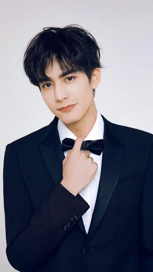 宋威龙为何成2020年最先火的男星何炅的这句夸赞道出了一切