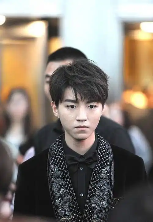 原创王俊凯被私生堵在房间门口工作室发文怒斥不要再购买行程信息