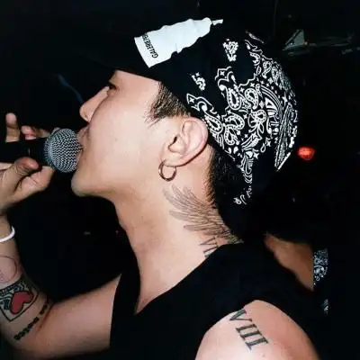 g-dragon拿话筒集,想做权先生的话筒吗_男生头像_我要个性网