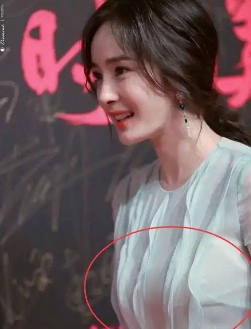 杨幂:我腿长,景甜:我胸大,当俩人同台,杨幂靠这一细节险胜