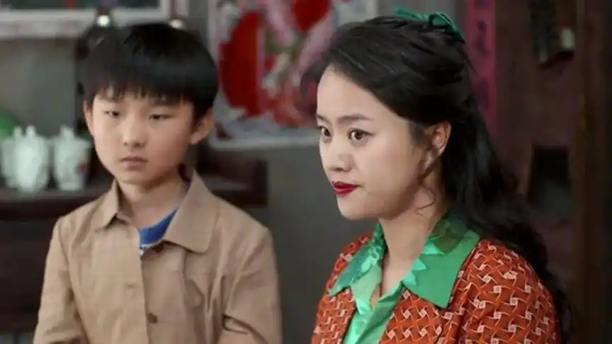 《俺娘田小草》小浩淋雨回家被罚,大龙饭桌说实情!