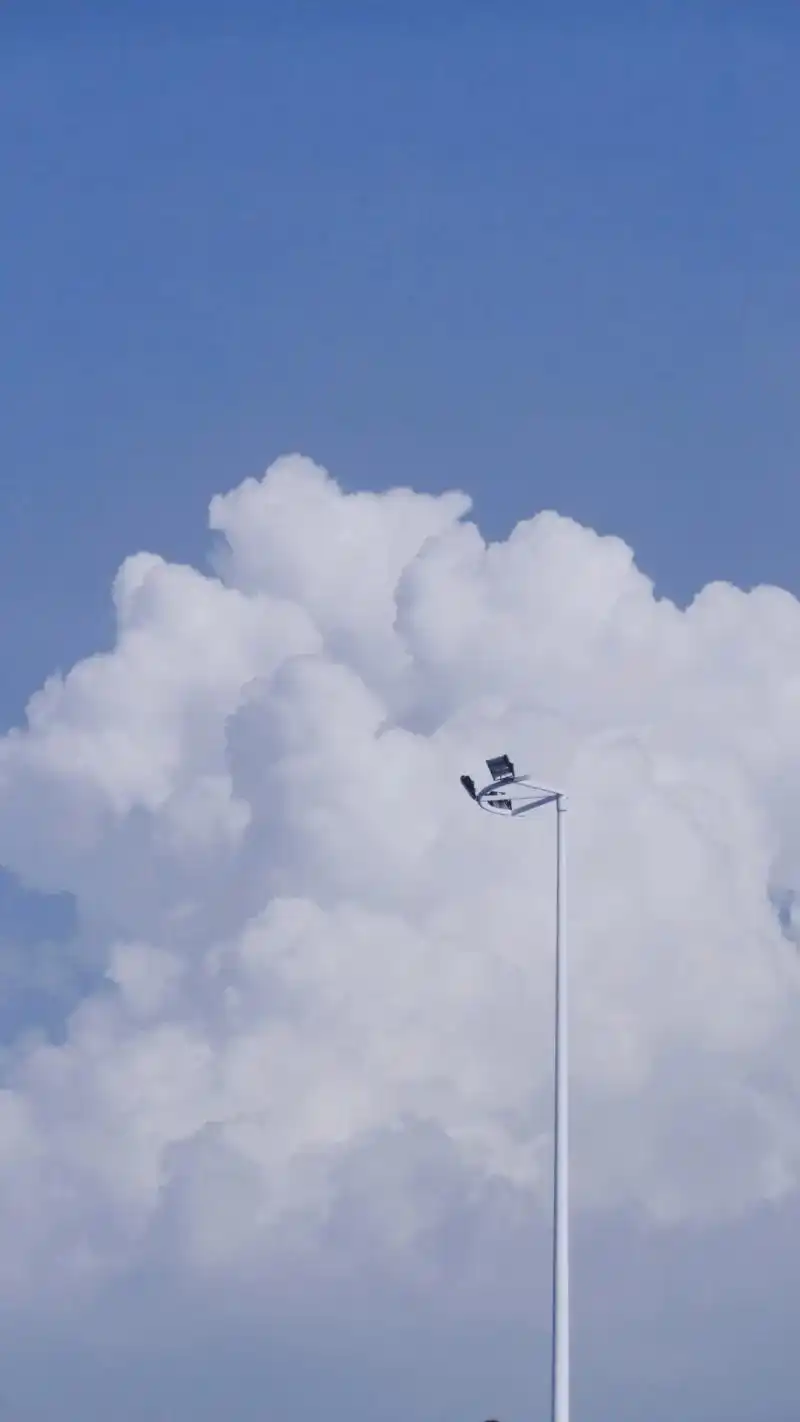 世间的温柔皆如干净的云朵和可爱至极的你#手机摄影 #治愈系 - 抖音