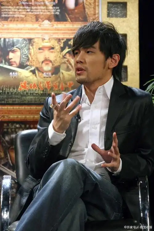 周杰伦甜蜜晒合照为昆凌庆生:夫妻间的小情趣温暖人心