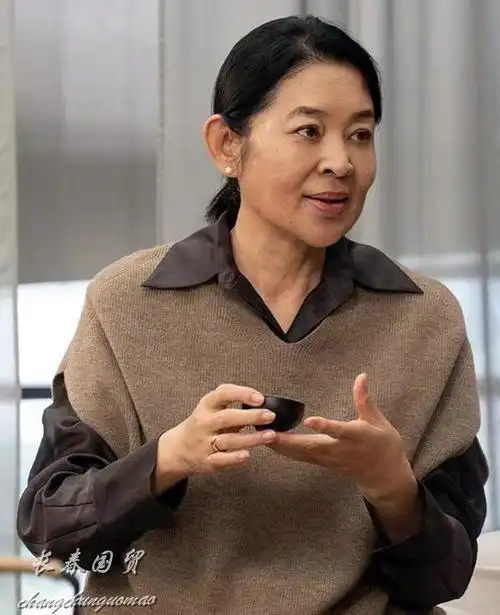 倪萍早年主持节目旧照曝光笑容和蔼颜值出众