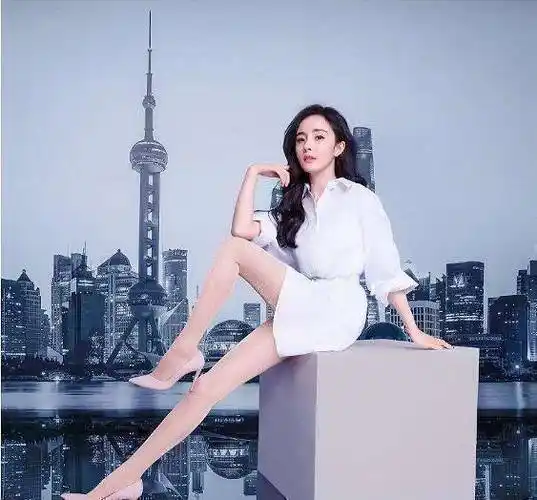 原创杨幂宅家健身大秀马甲线88斤体重再次创新低比刘亦菲自律多了