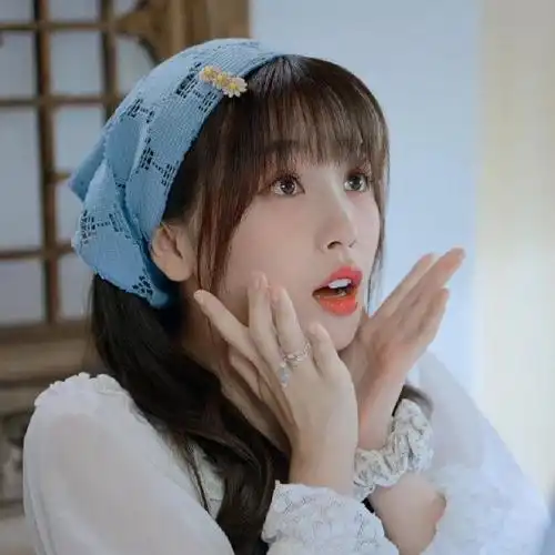 虞书欣好适合做头像哦!