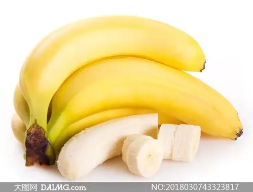 剥去皮切开的香蕉特写摄影高清图片