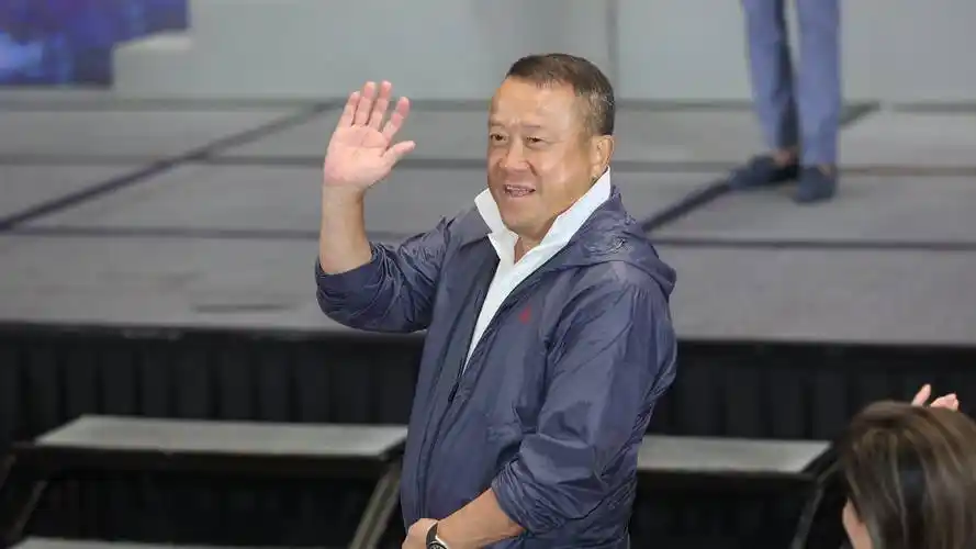 原创陈百祥透露曾志伟不顾家原因曝其曾为工作将家人安置在国外