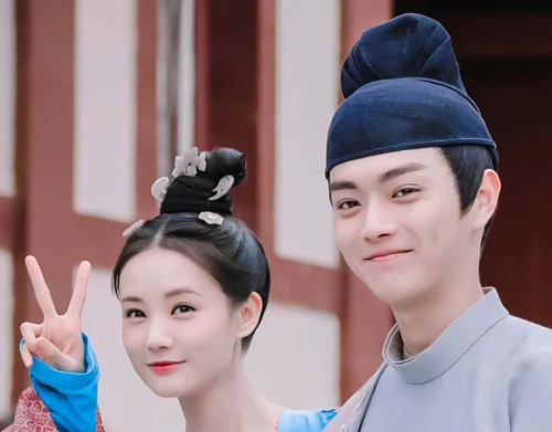 李一桐许凯新剧定档积压两年数次改名能杀出重围吗