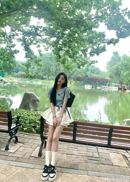 鞠婧祎给自己的腿拍这么长,实际有吗