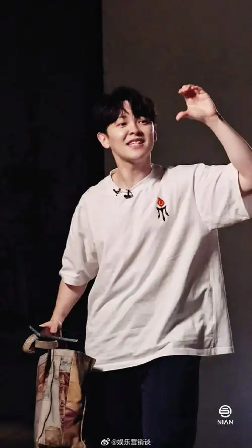 尤长靖超绝脸颊比心##密室大逃脱