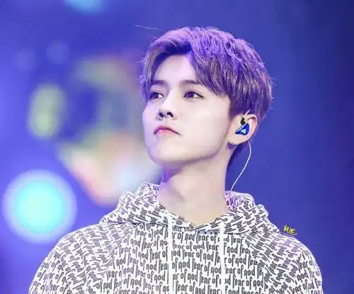 王俊凯舞台入耳挂耳式明星网红同款耳返手机耳机有线带麦k歌反听