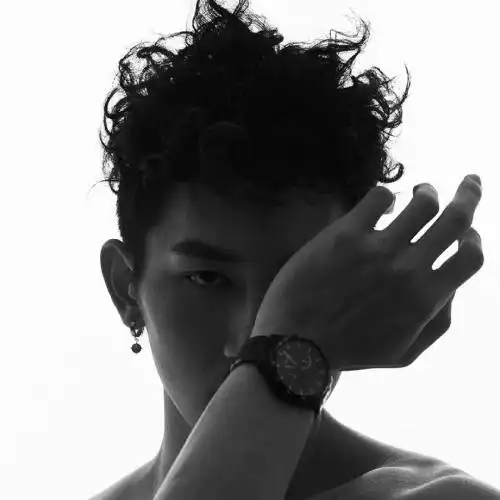 头像男成熟黑白头像,能让你感觉很幸福很温暖的男人