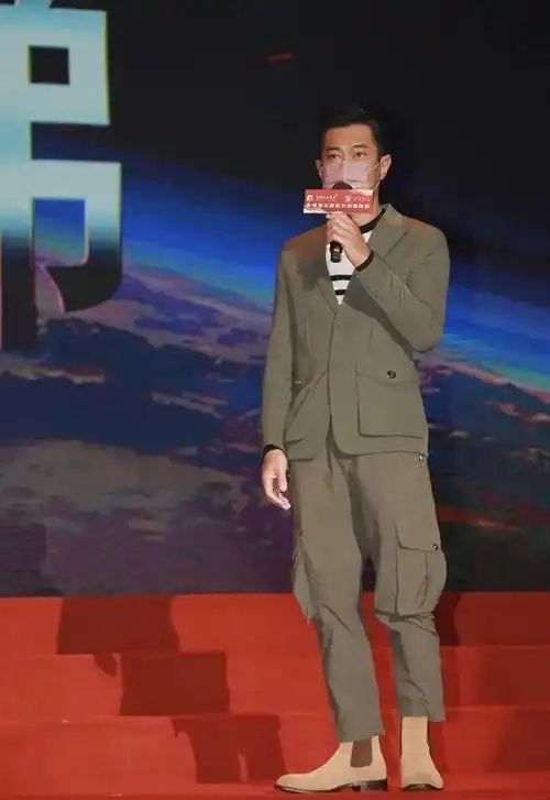 双影帝坐镇粤港澳记者会古天乐黑肤色抢镜54岁黎明似上市老总