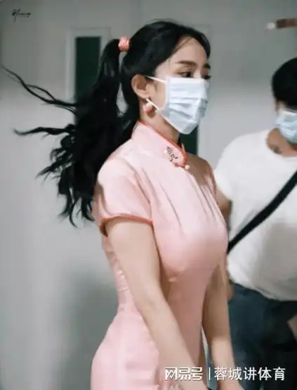 杨幂双马尾旗袍美图尽显美丽