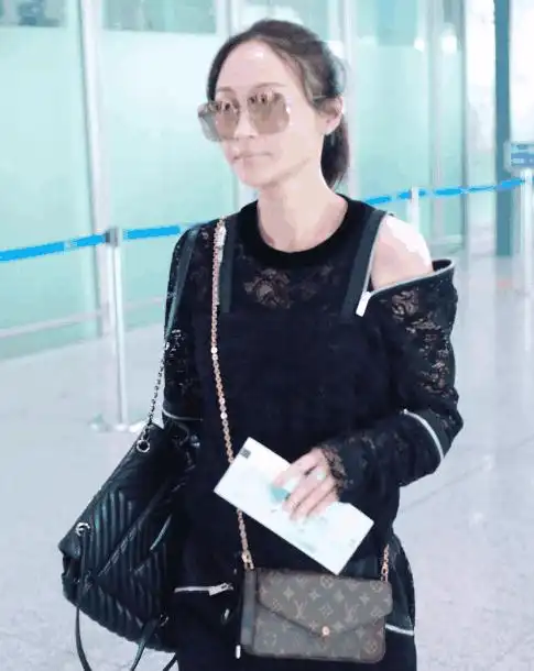 姚笛素颜现身被偶遇,网友:真人和照片上差一大截