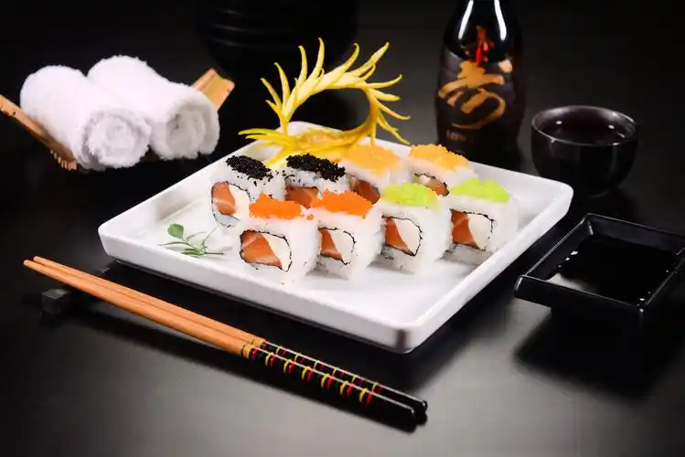 标题:《寿司》系列作品