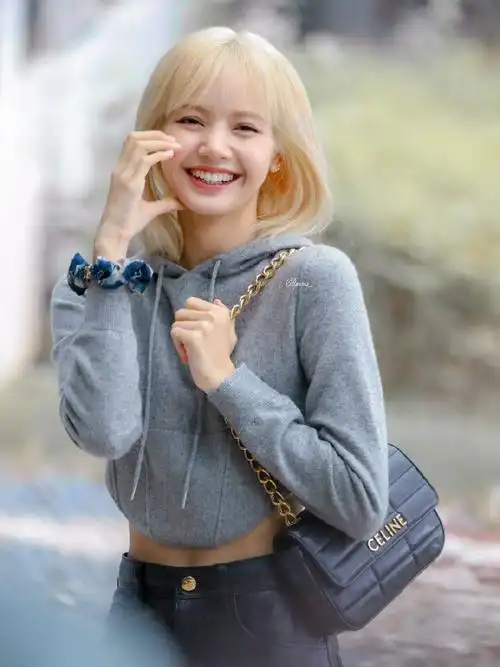 lalalalisa_mgmp机场出境【饭拍高清】十二则|感觉被治愈了0106cr