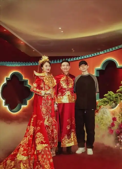 邓伦近照大变样,邓伦疑似整容结婚成焦点-天晟网