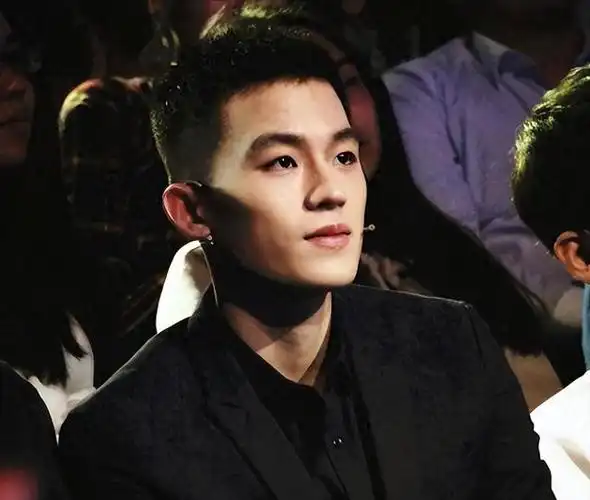 2015年,电影《左耳》横空出世,捧红了欧豪,也成就了马思纯.