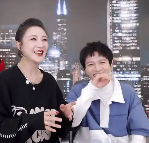 原创周深直播秀高音震破高脚杯吓出表情包反应实在出乎意料