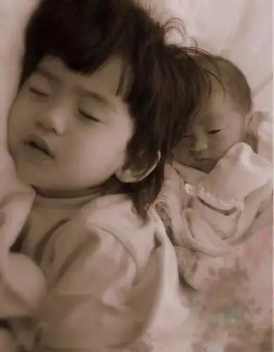 大s产女称其"漂亮长腿妹" 遗传优质基因的星二代