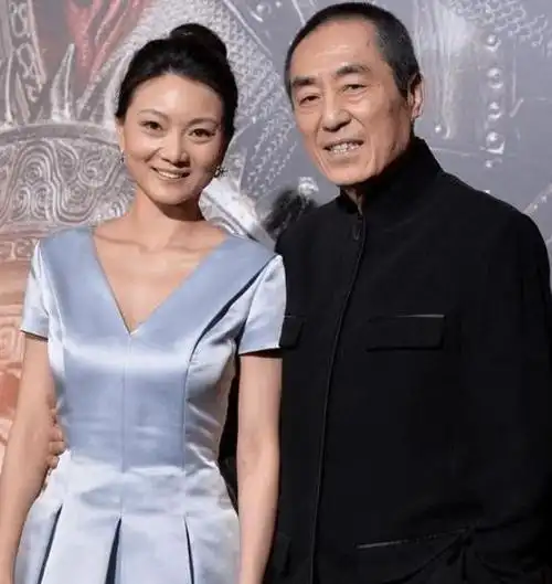 如果要把张艺谋和他的妻子陈婷相比较,那肯定是陈婷更漂亮.