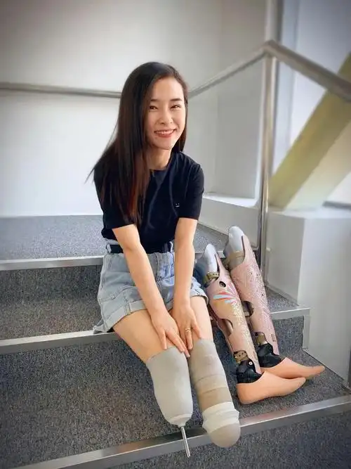 地震中丧失双腿戴着假肢跳舞舞蹈家廖智讲述人生明天直播