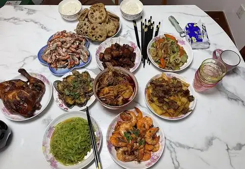 去朋友家做客吃饭这一桌子太美味了